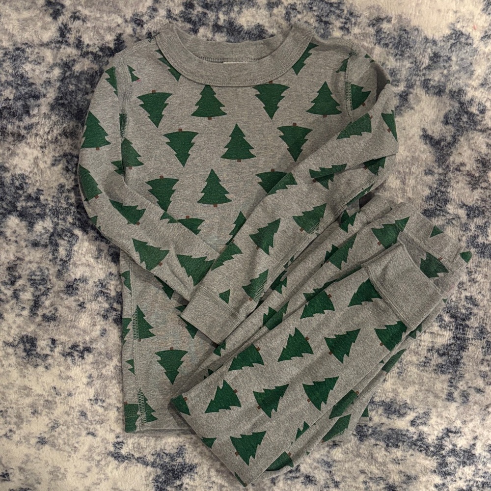Hanna Andersson Gray and Green Kids Pajama Set